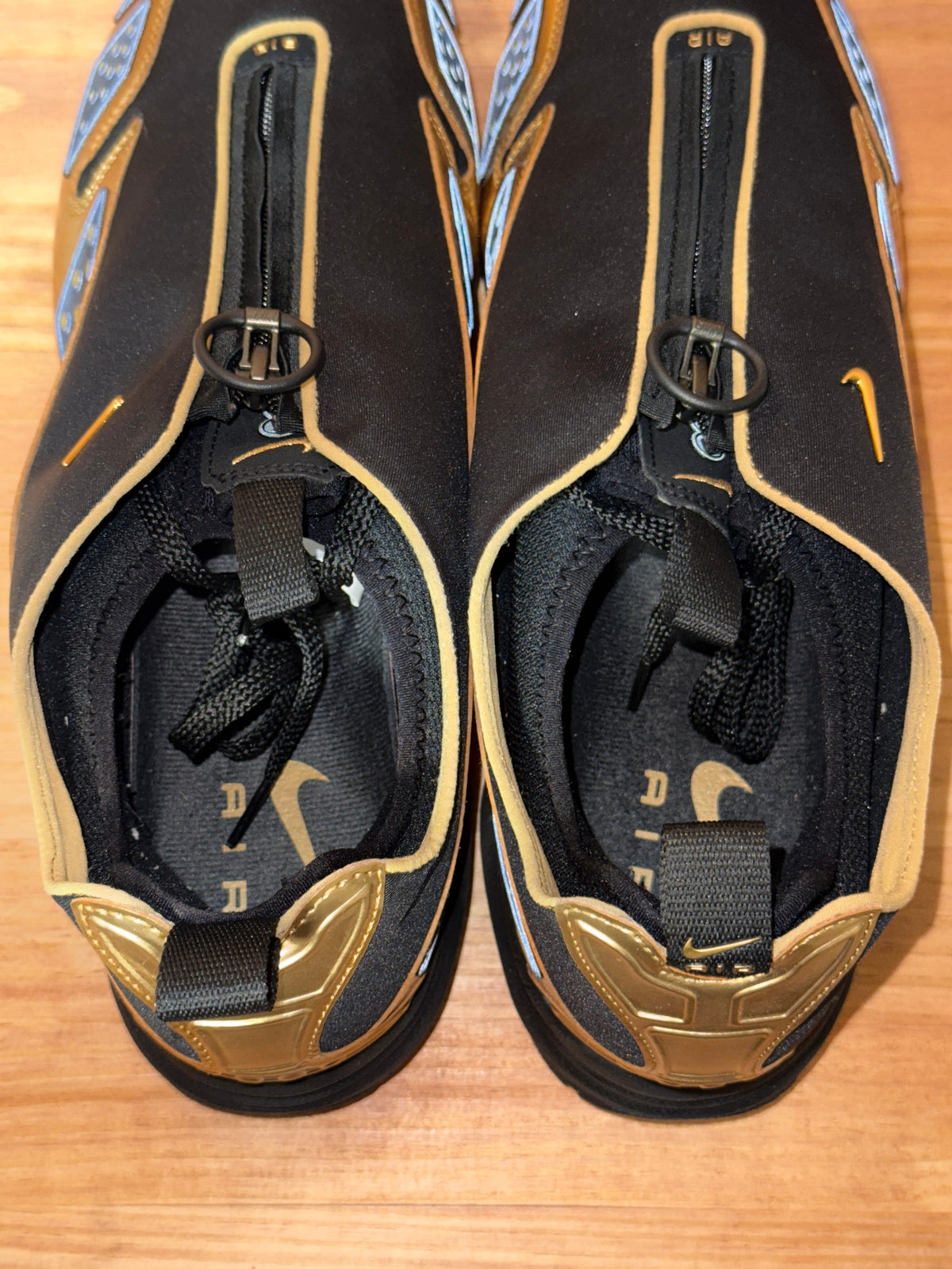 Nike Air Max Sunder Black Dark Smoke Grey Metallic Gold (Women's)
