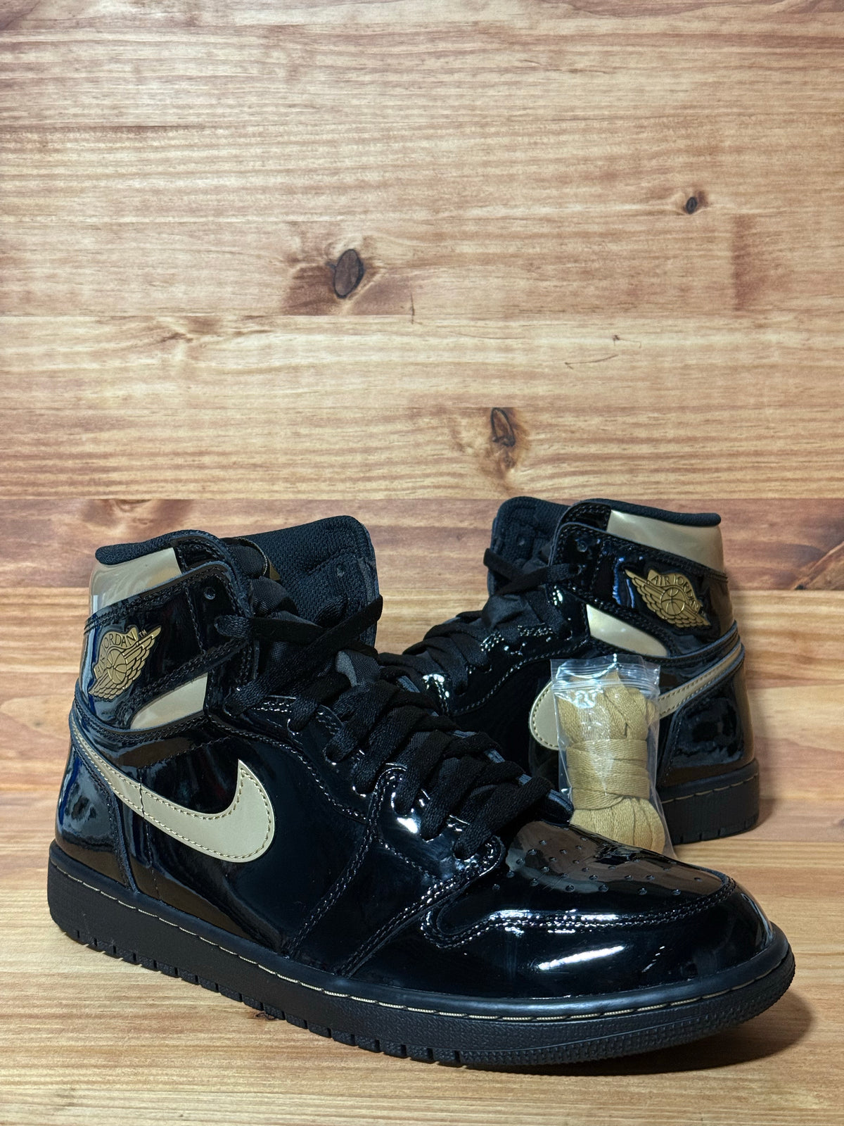 Jordan 1 Retro High Black Metallic Gold (2020)