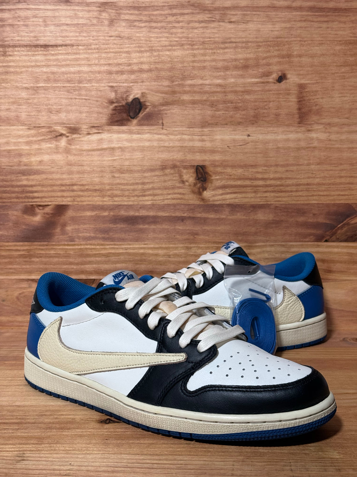 Jordan 1 Retro Low OG SP Fragment x Travis Scott