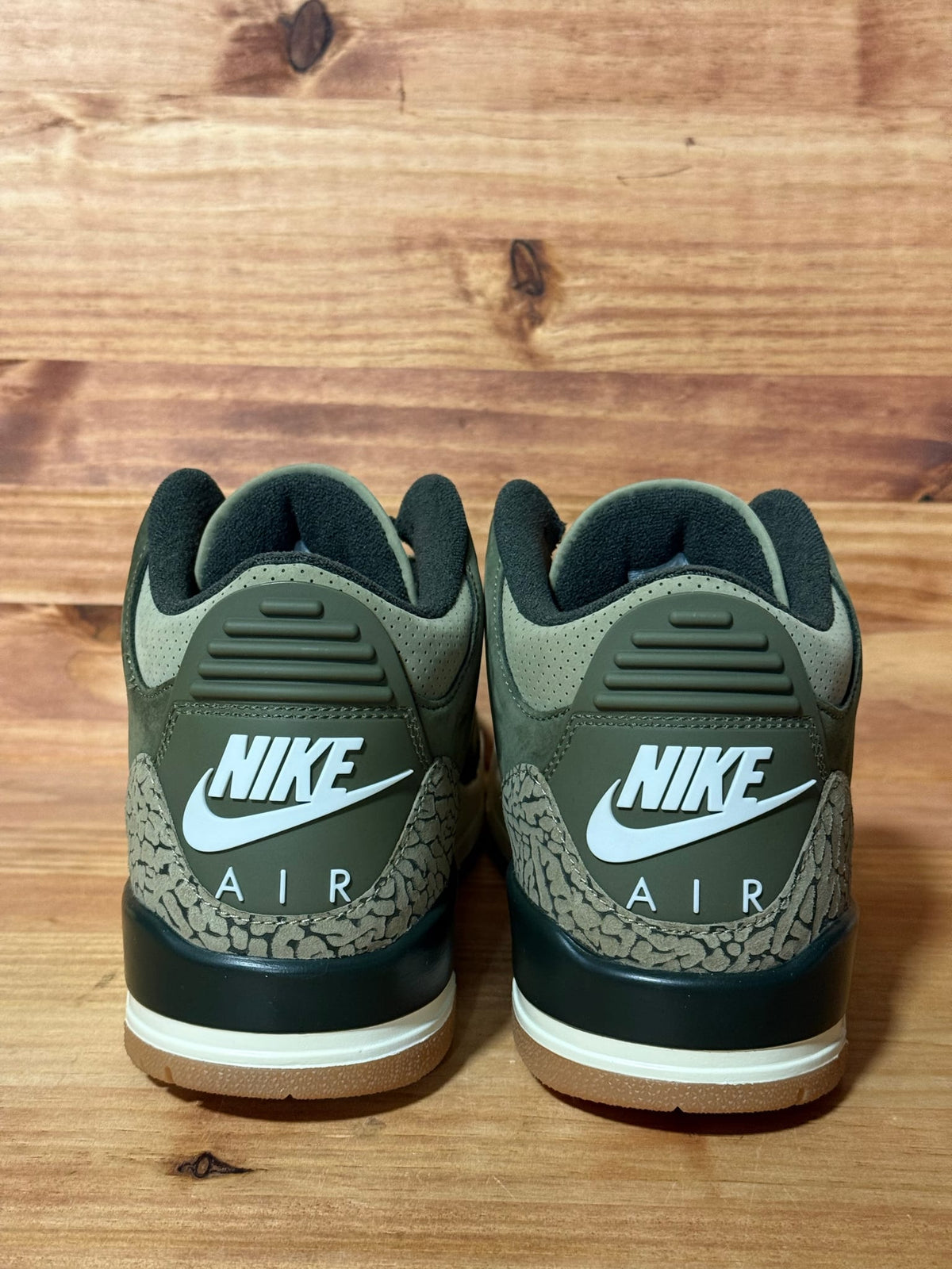 Jordan 3 Retro Family Affair - Size 9