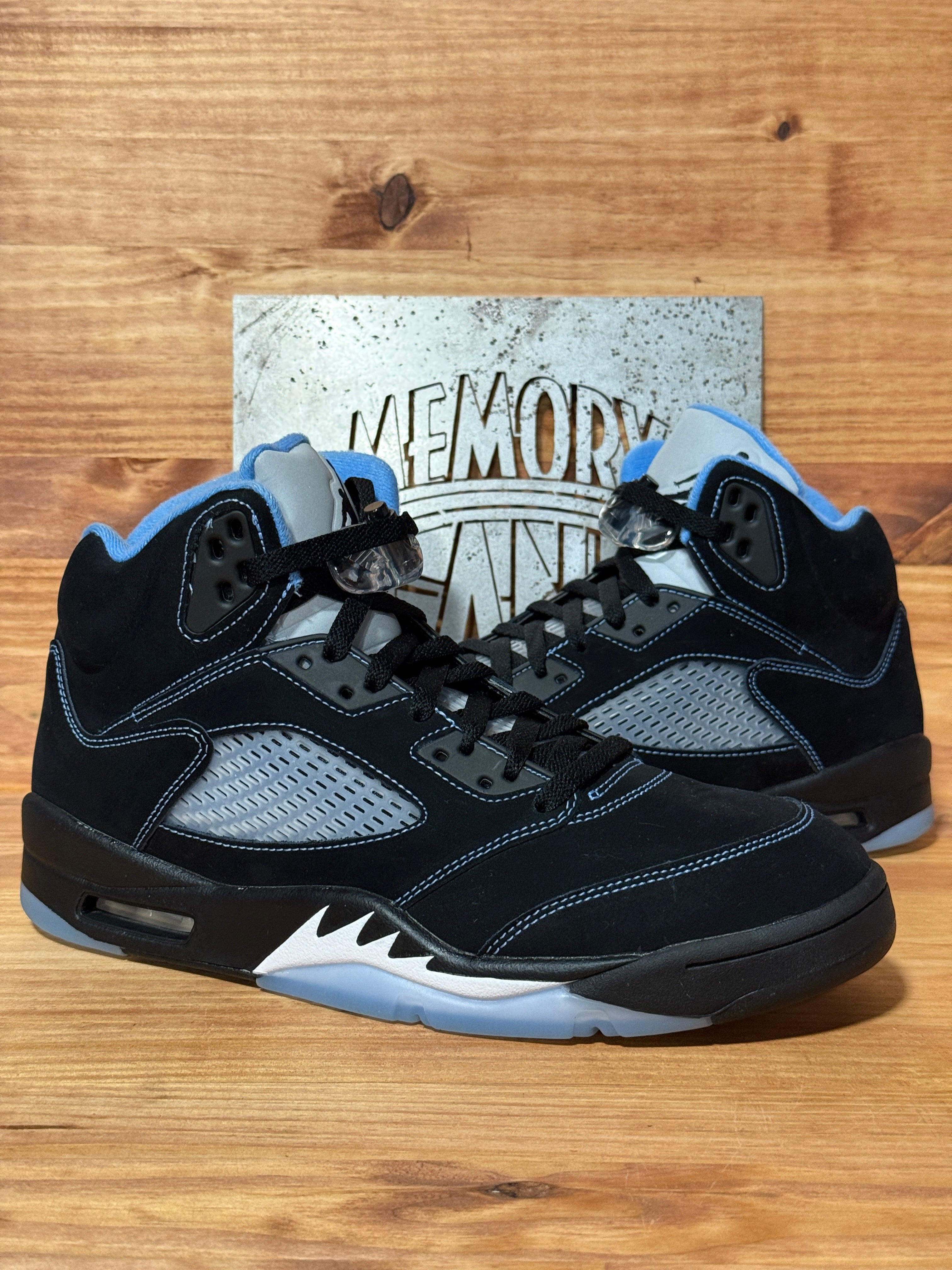 Jordan 5 Retro Black University Blue (2026)