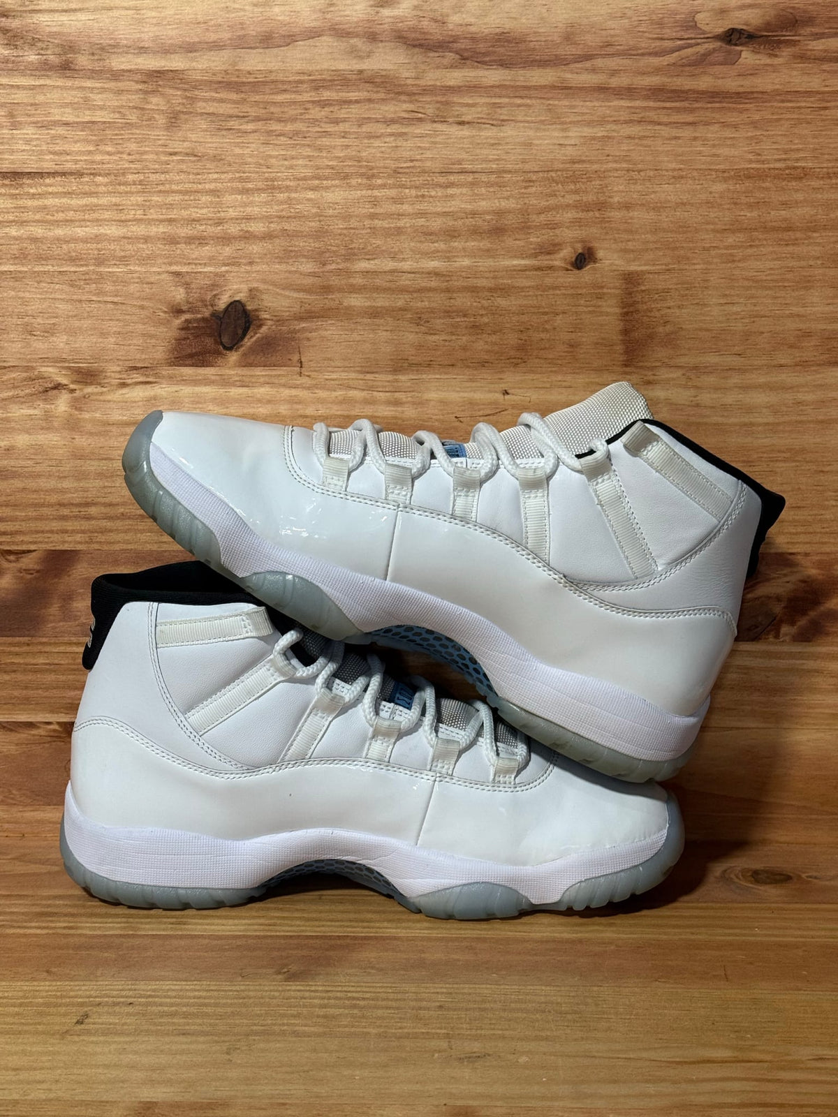 Jordan 11 Retro Legend Blue (2024) - Size 10