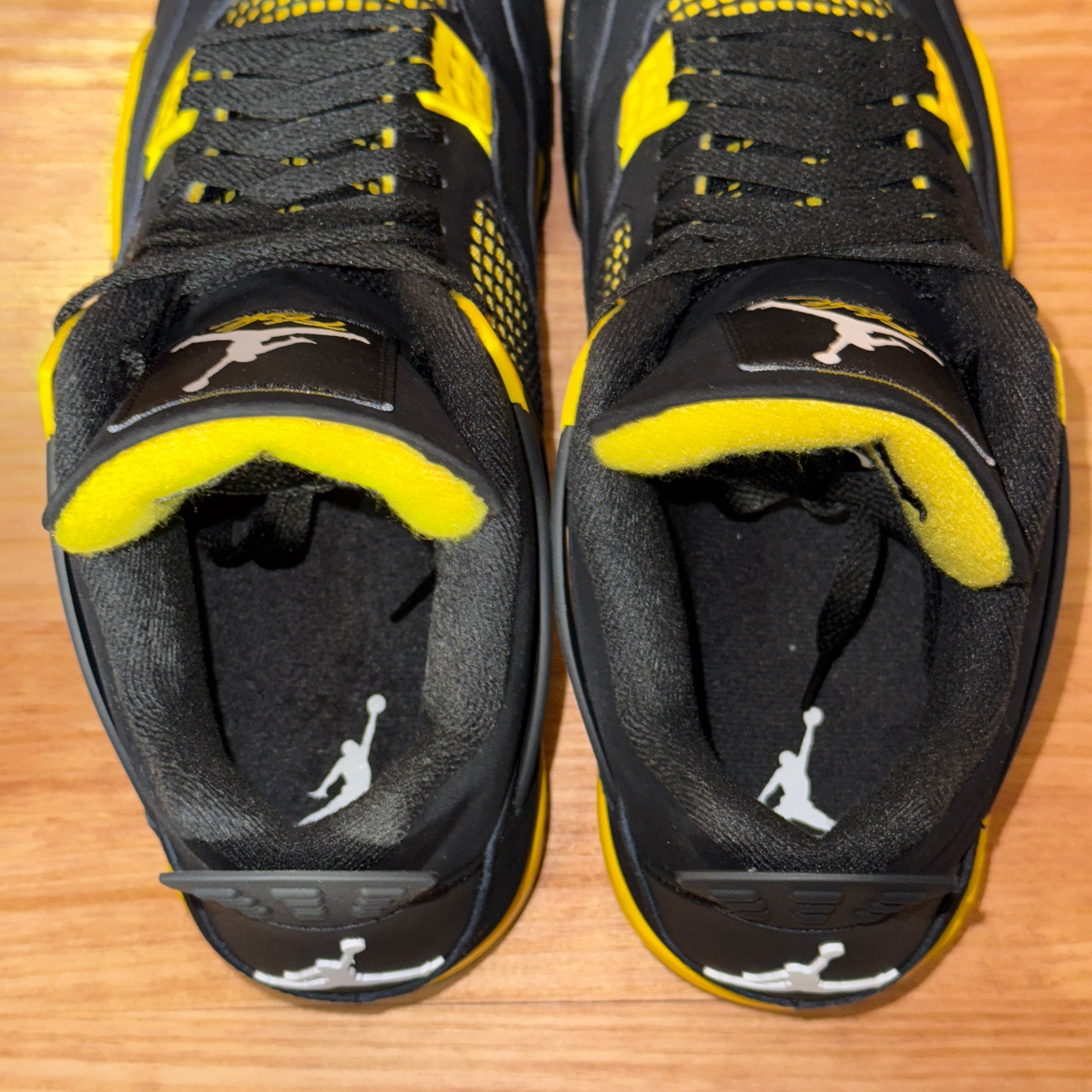Jordan 4 Retro Thunder (2023)