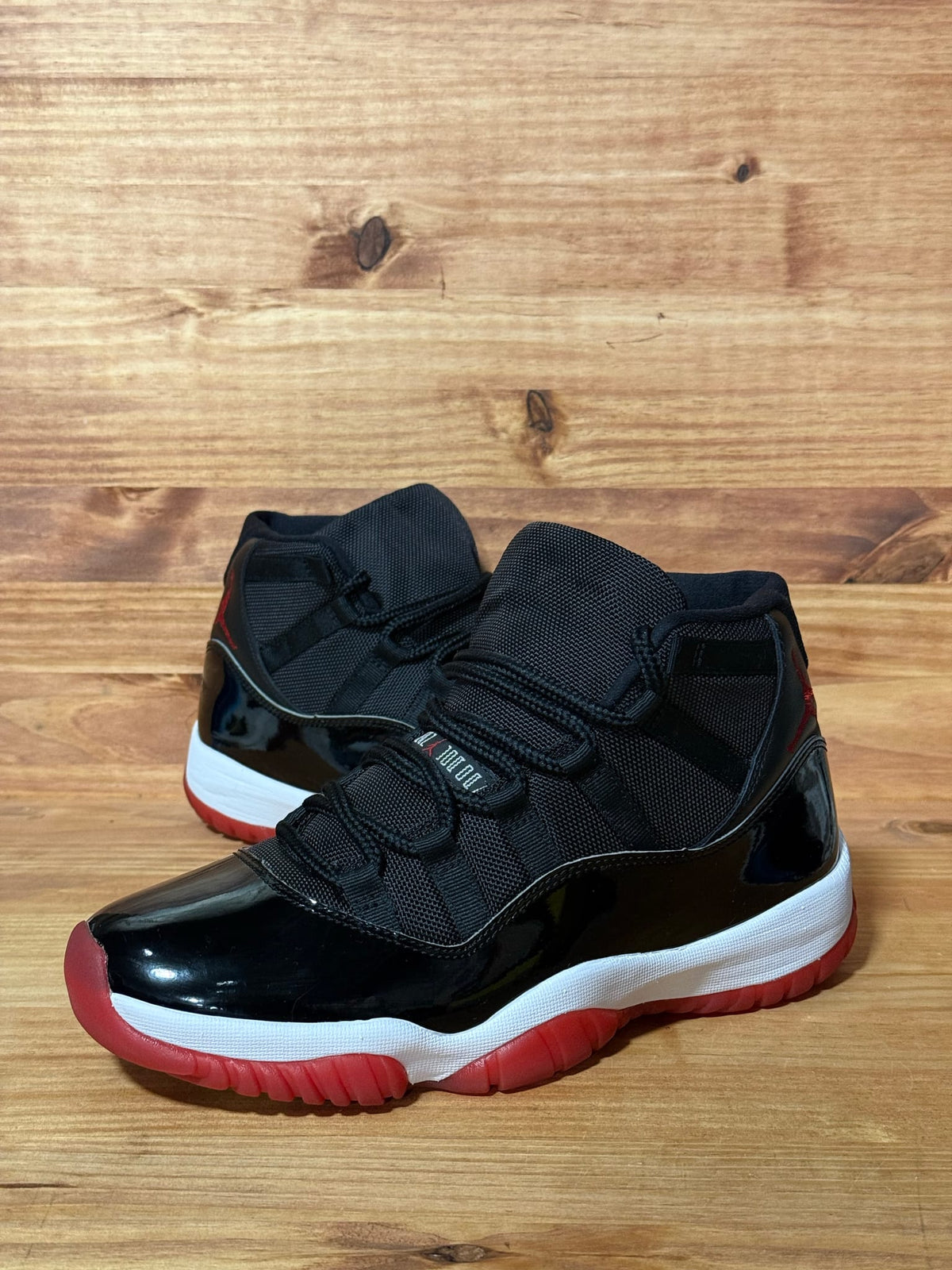 Jordan 11 Retro Playoffs Bred (2019) - Size 9