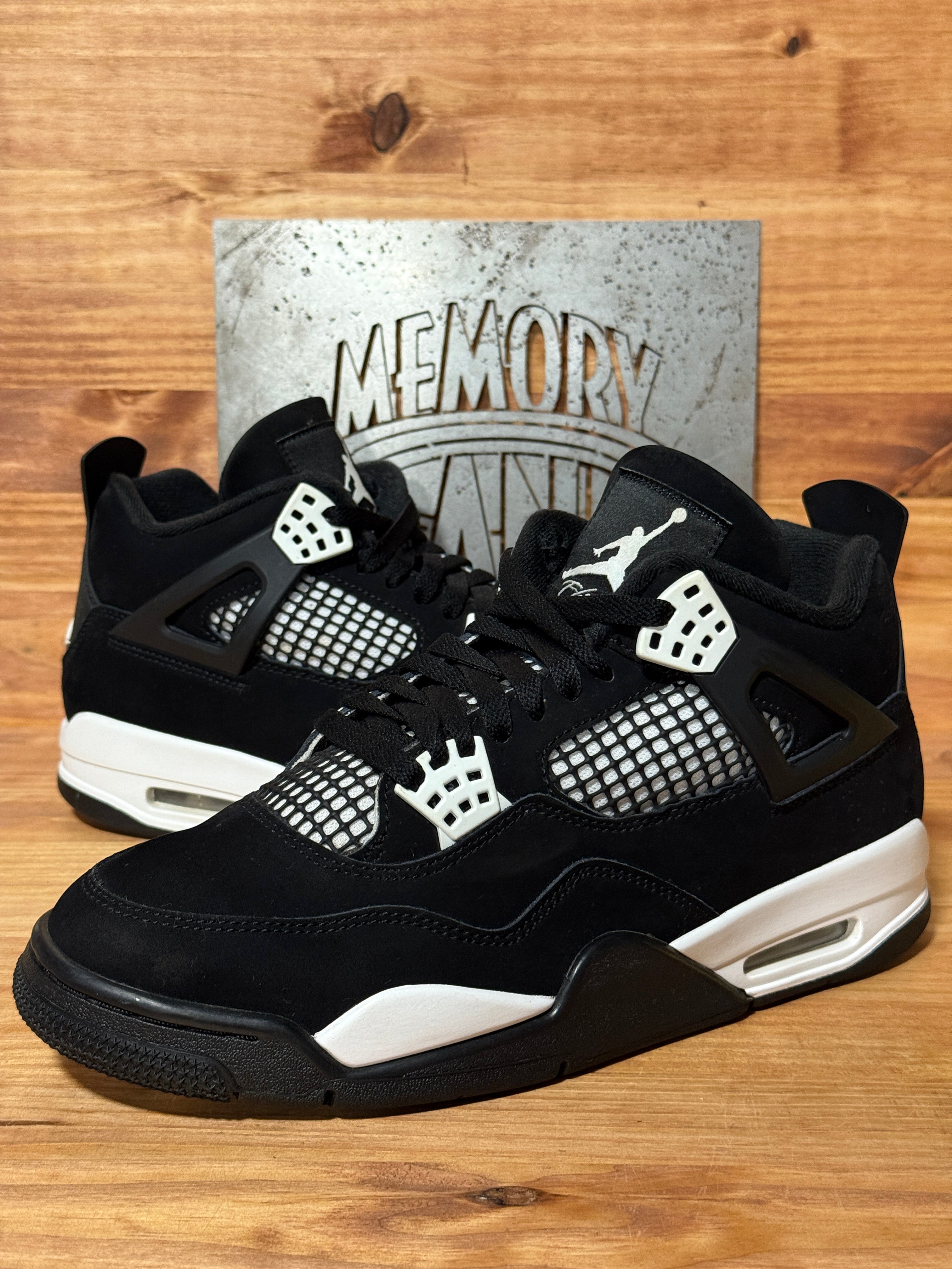 Jordan 4 Retro White Thunder