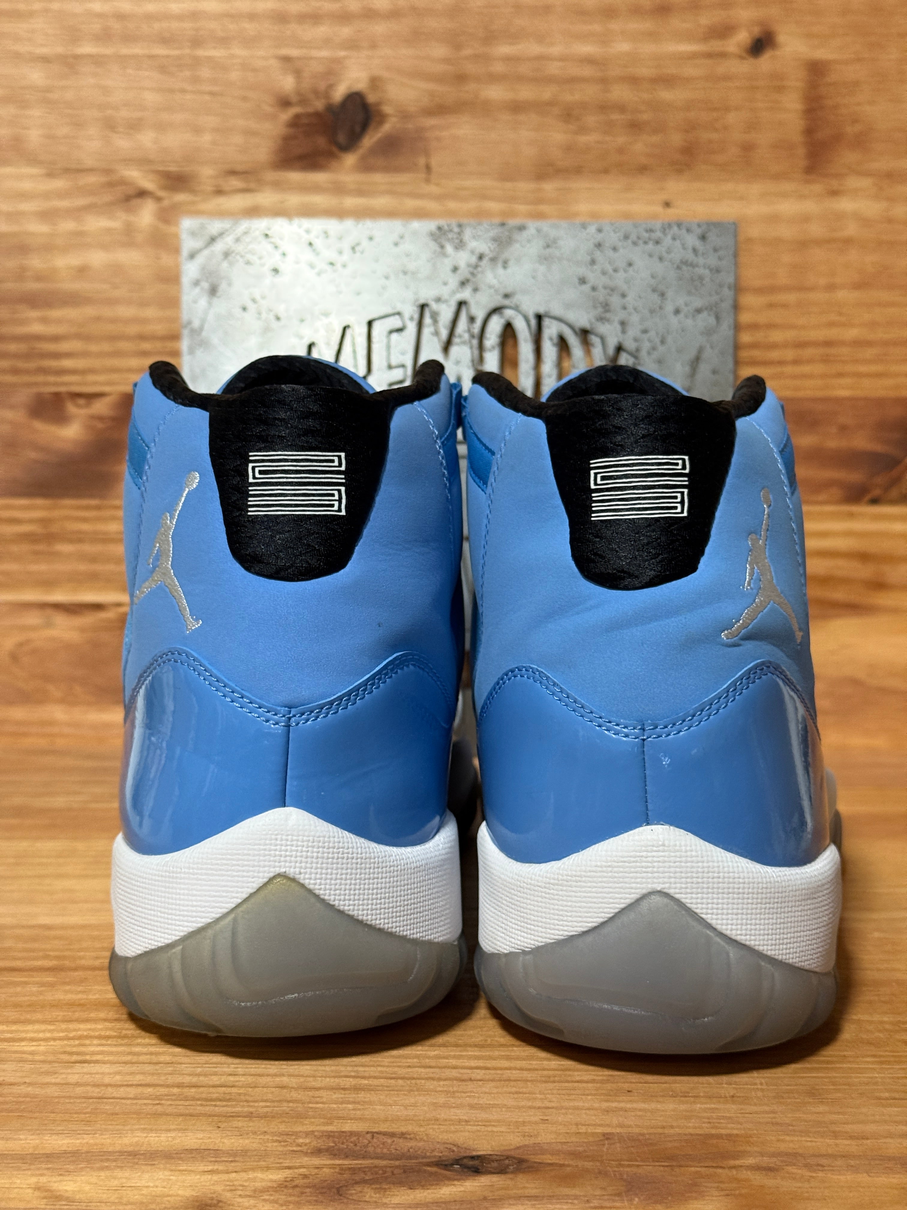 Jordan 11 Retro Pantone